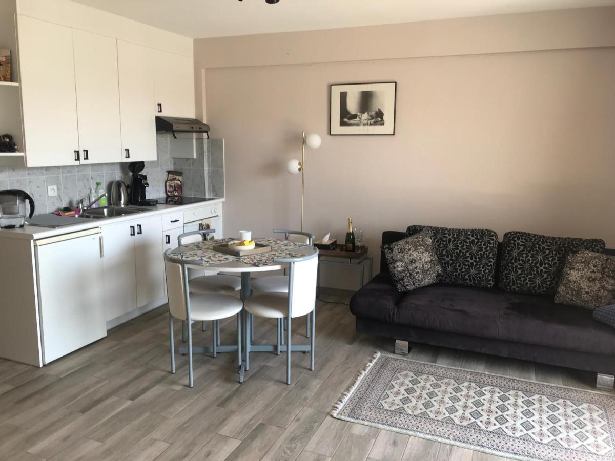 Shiny Nice Studio At Ostend Apartment ภายนอก รูปภาพ