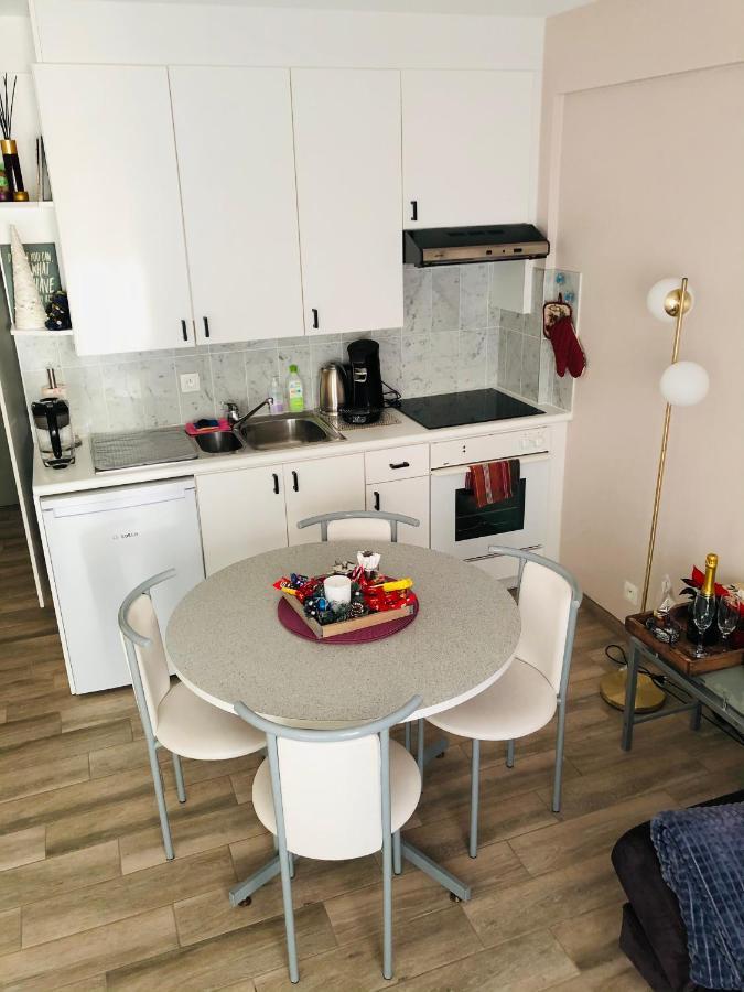 Shiny Nice Studio At Ostend Apartment ภายนอก รูปภาพ