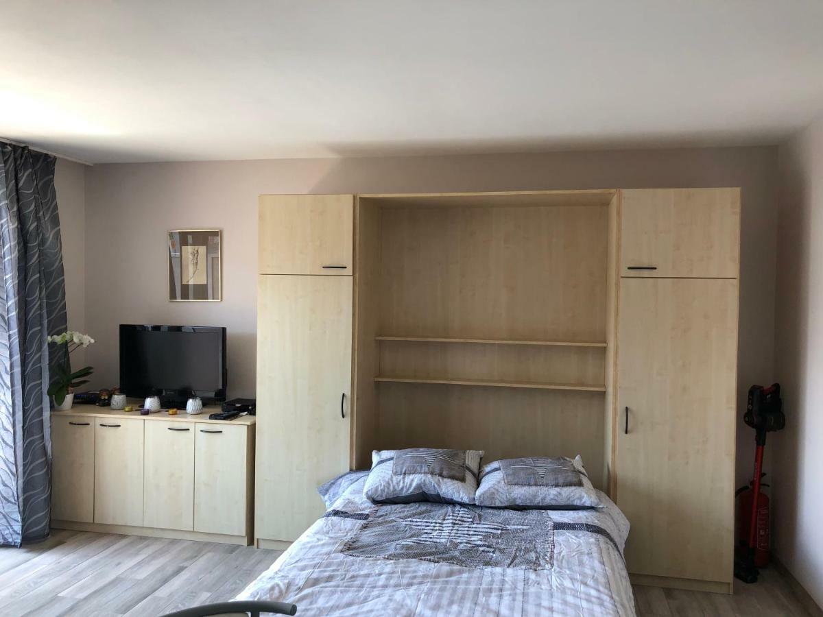 Shiny Nice Studio At Ostend Apartment ภายนอก รูปภาพ